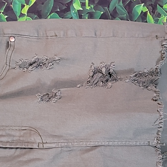 Elan Distressed Olive Miniskirt Size M - Picture 3 of 8